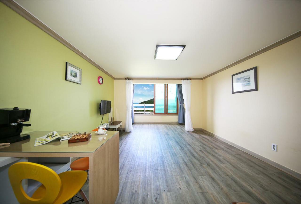 Tongyeong Paper Island Pension Exterior photo