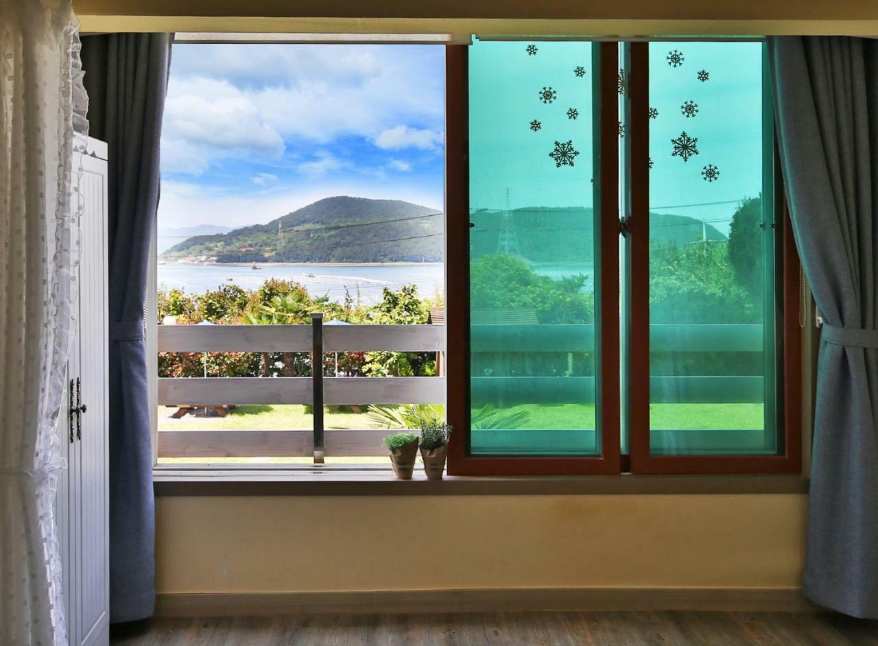 Tongyeong Paper Island Pension Exterior photo
