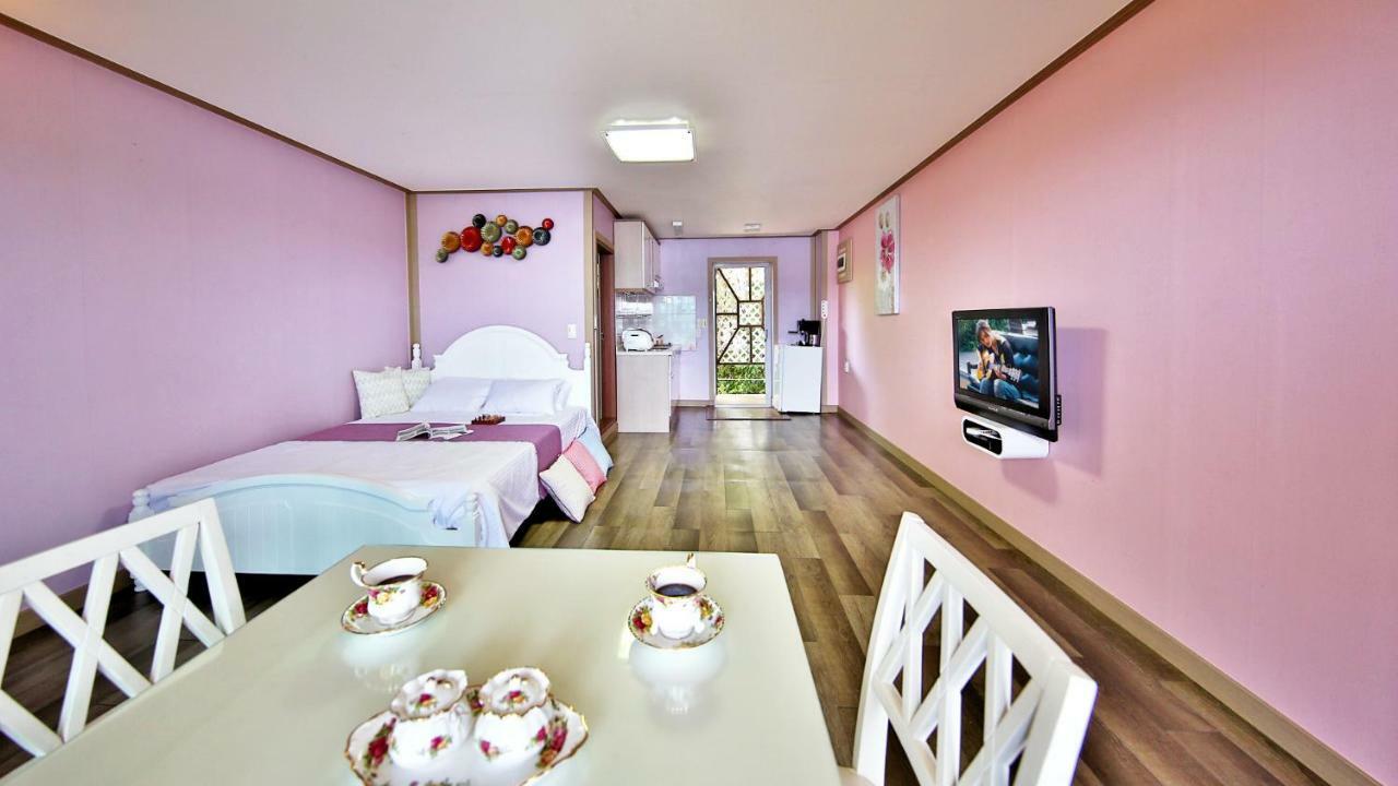 Tongyeong Paper Island Pension Exterior photo