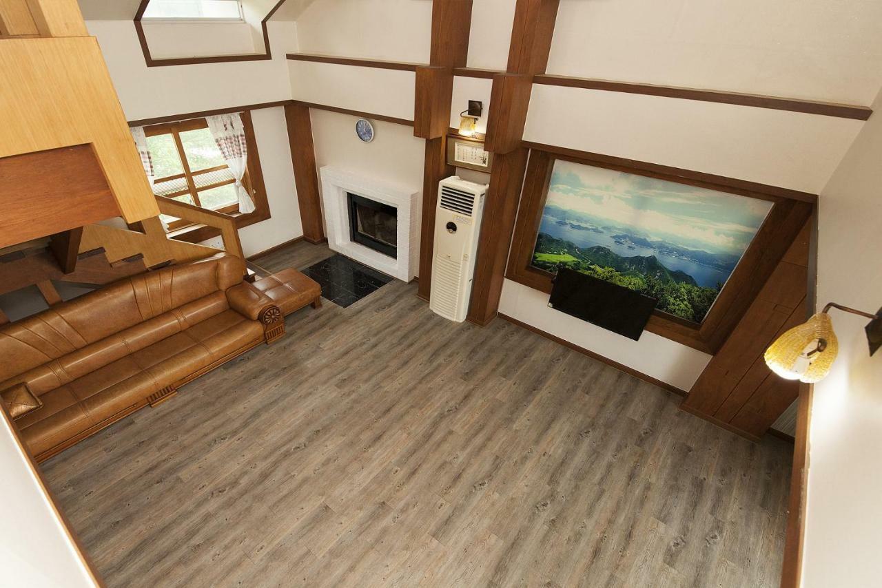 Tongyeong Paper Island Pension Exterior photo