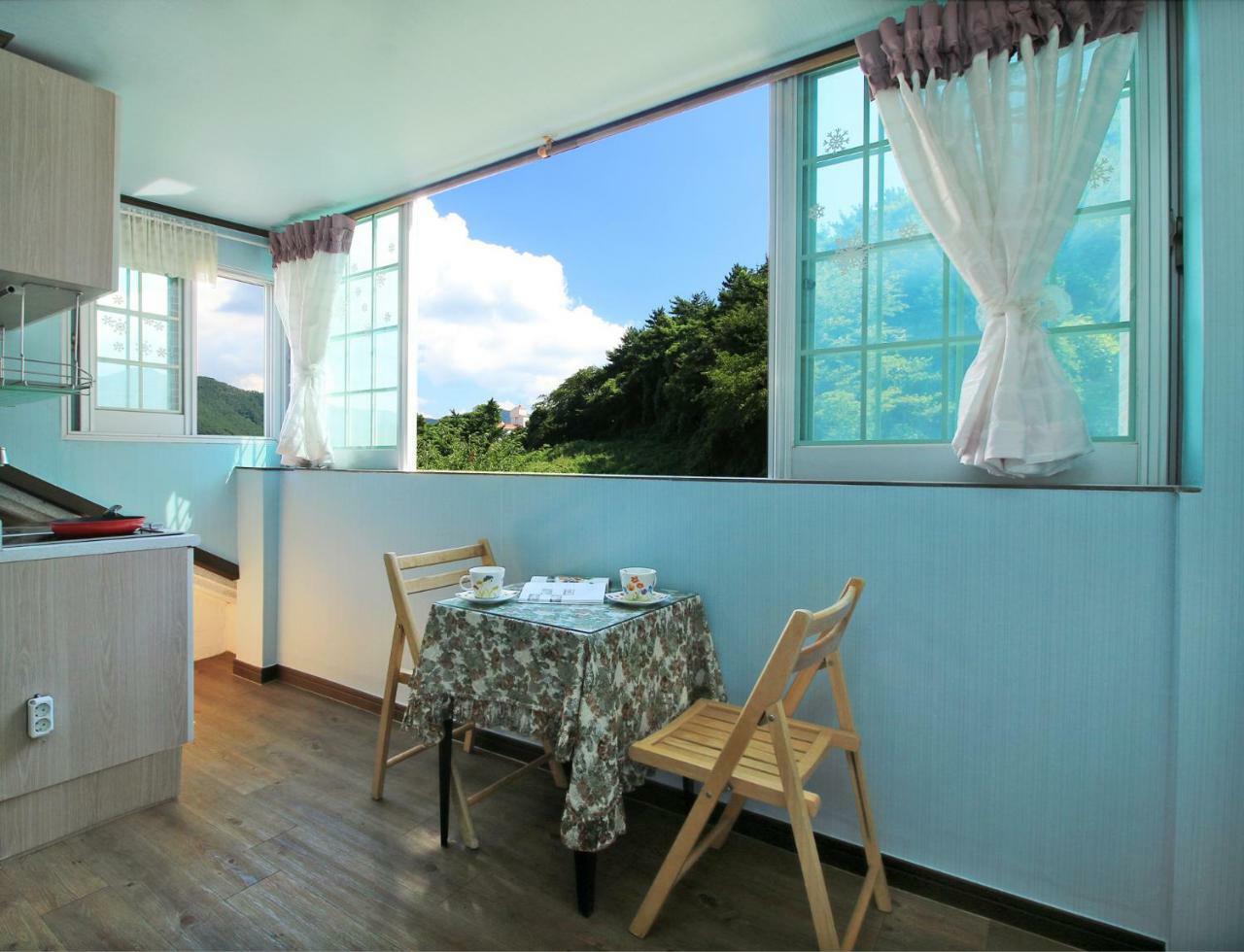 Tongyeong Paper Island Pension Exterior photo