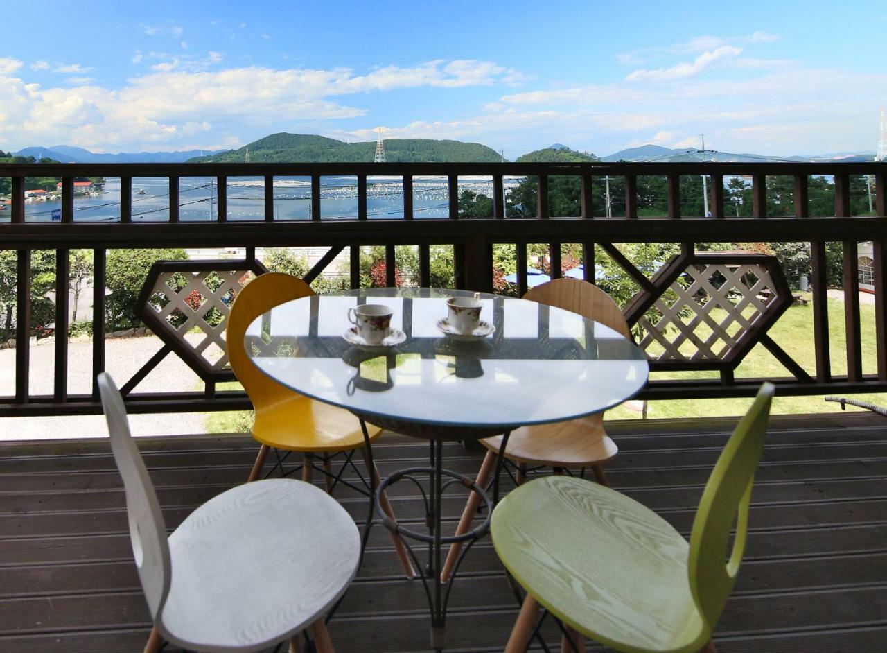 Tongyeong Paper Island Pension Exterior photo