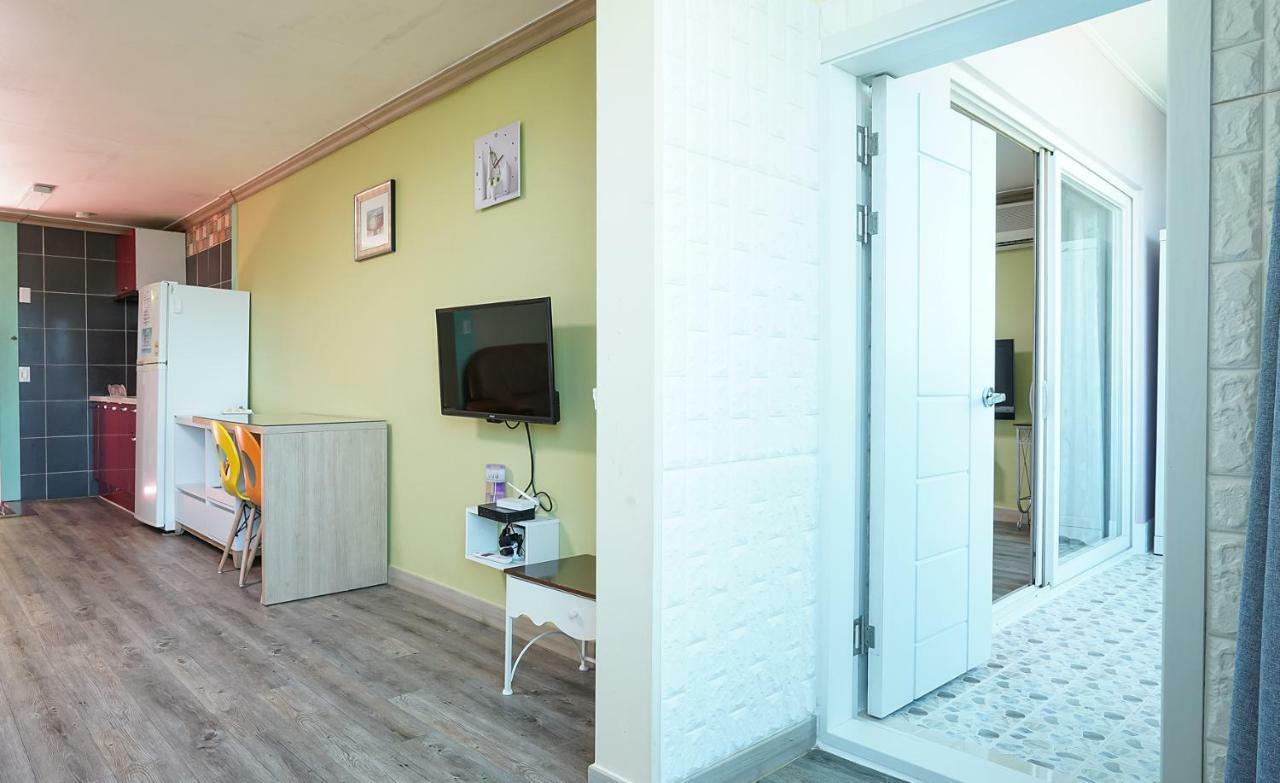 Tongyeong Paper Island Pension Exterior photo