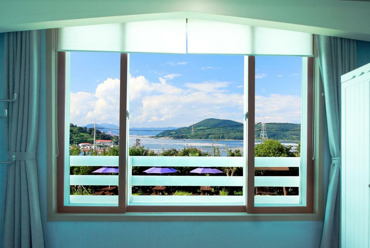Tongyeong Paper Island Pension Exterior photo