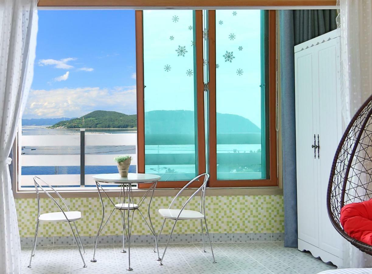 Tongyeong Paper Island Pension Exterior photo
